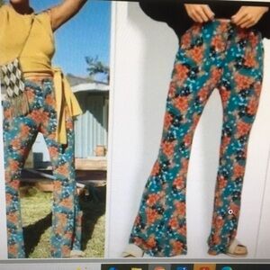 FREE PEOPLE/“CAN’T TAKE MY EYES OFF YOU”FLORAL FLAIRE PANTS